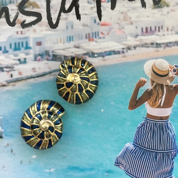 Shell Clip on Earrings - Picture 2 of 3